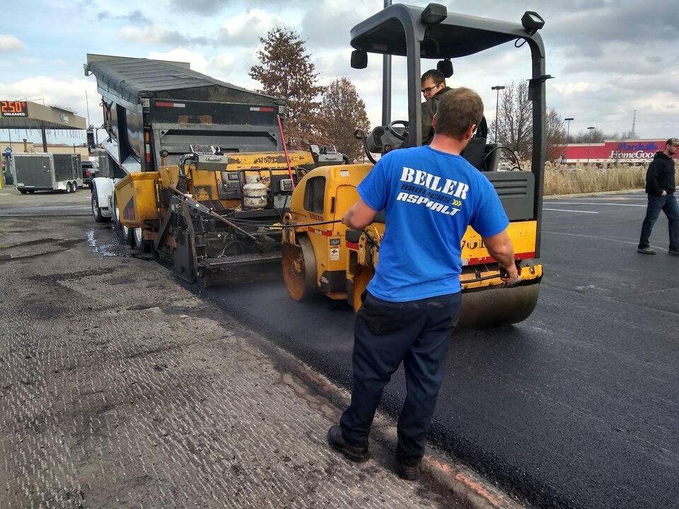 asphalt paving contractors